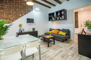 Affitto Monolocale  Carrer de la paloma. Moderno estudio con pequeño balcón en alquiler