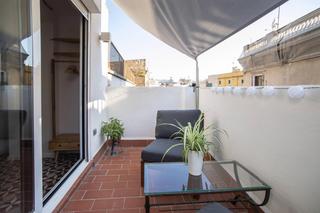 Location Appartement  Carrer del portal nou. Local comercial con terraza para alquiler