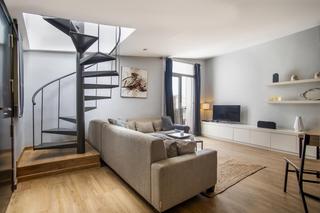 Location Appartement  Carrer dels tallers. Amplio loft con terraza en alquiler