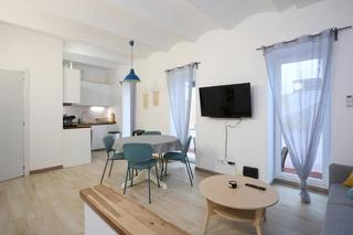 Location Rez-de-chaussée  Carrer del baró de sant lluís. Precioso piso de 2 dormitorios con espacio exterior en alquiler