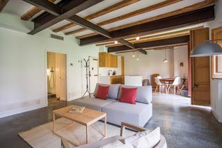 Affitto Monolocale  Carrer de sant pere més baix. Impresionante loft con techo de vigas de madera y terraza en alq