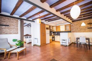 Rent Flat  Carrer d'en botella. Luminoso piso de 1 dormitorio con confort elegante