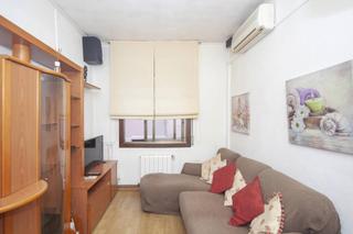 Lloguer Pis  Carrer de quetzal. Amplio apartamento de 2 dormitorios con ascensor en sants