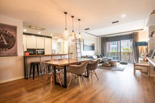 Alquiler Piso  Carrer d'entença. Piso espacioso y acogedor con dos habitaciones y vestidor