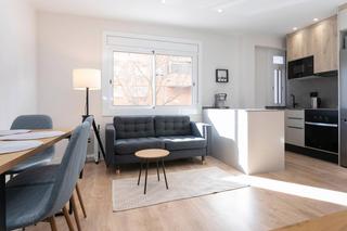 Rent Flat  Carrer de fluvià. Maravilloso piso de tres dormitorios en alquiler situado en fluv