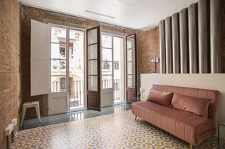 Casa  Carrer de les basses de sant pere. Casa adosada renovada en el born