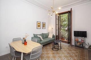 Rent Flat  Carrer de tamarit. Moderno y luminoso apartamento de 2 dormitorios con balcón en al