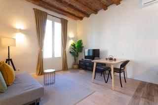 Lloguer Pis  Carrer creu coberta. Fabulosos piso de 2 habitaciones disponible en alquiler