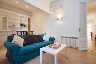 Rent Flat  Del parallel. Amplio piso en alquiler con 3 habitaciones