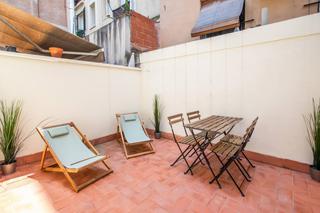 Ground floor  Carrer de les carretes. Duplex con terraza y jardin comunitario