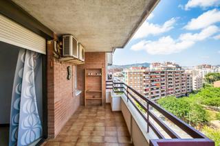 Appartement  Carrer de l'aprestadora. Precioso apartamento con terraza, muy luminoso