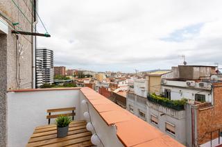 Location Appartement  Carrer de les aigües del llobregat. Vivienda toda reformada amueblada y equipada para alquiler a cor