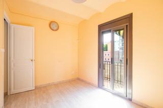 Pis  Carrer dels enamorats. Luminoso piso de 2 habitaciones con ascensor  clot  encants barc