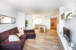 Location Appartement  Carrer de biscaia. Increible piso de 4 habitaciones en navas