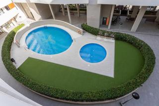 Location Appartement  Carrer de gonçal pons. Amplia vivienda de alquiler a largo plazo en lhospitalet de llob