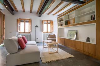 Estudi  Carrer de sant pere més baix. Luminoso y reformado en el centro de la ciudad.