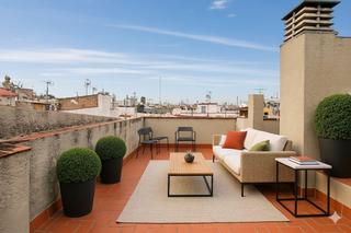 Piso  Carrer del sabateret. Piso reformado y luminoso con terraza en una ubicación privilegi