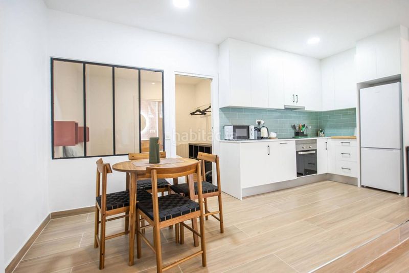 Foto c5bfabc2-5d19-48b5-a604-bb80827732d9. Local comercial a Vila de Gràcia Barcelona