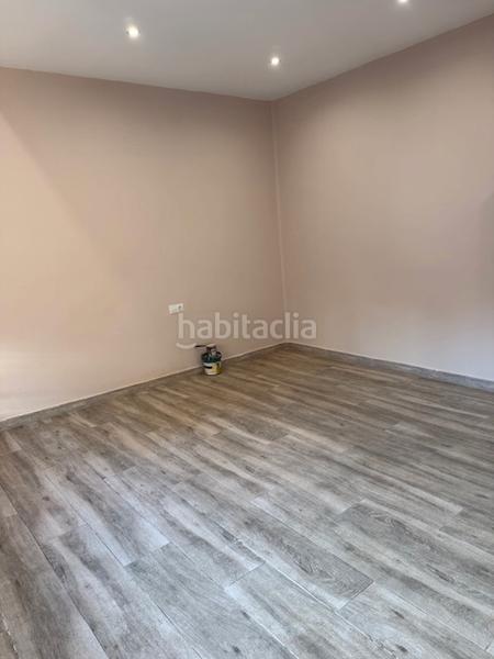 Foto d2281694-f5b3-4bf3-acb5-0ebc15e23a21. Casa  reformada en carrer paris en Creu de Barberà Sabadell