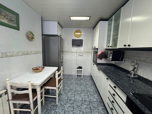 Foto 74fe36a7-deb4-4363-9041-e0ae1a53378e. Casa adossada amb calefacció a Casc Antic Ripollet