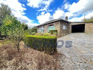 Casa a Corgo (O). Casa de piedra con parcela cerrada en venta.  a solo 3 km de nad