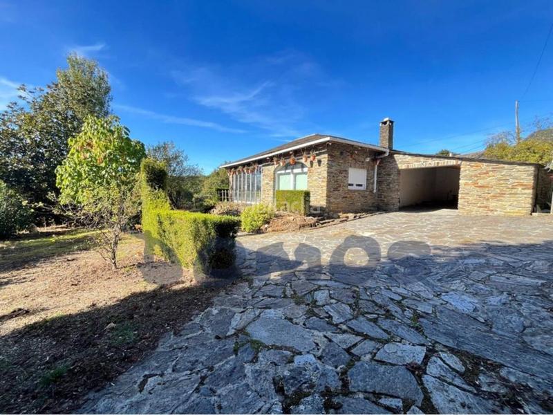 Foto ab1f4f57-df37-4b84-b770-9517e51710e7. Maison avec chauffage parking dans Corgo (O)