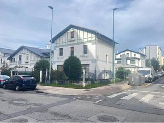 Chalet  Ourense. Chalet independiente con parcela en plena ciudad  a 100 m de la