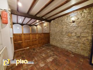 Casa a Ampuero. Casa de piedra  más local comercial en venta en el corazón de am