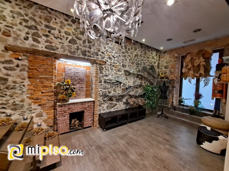 Foto f2407ea9-5d7e-4844-973d-f0e938e51836. Local comercial amb calefacció a Centro Laredo