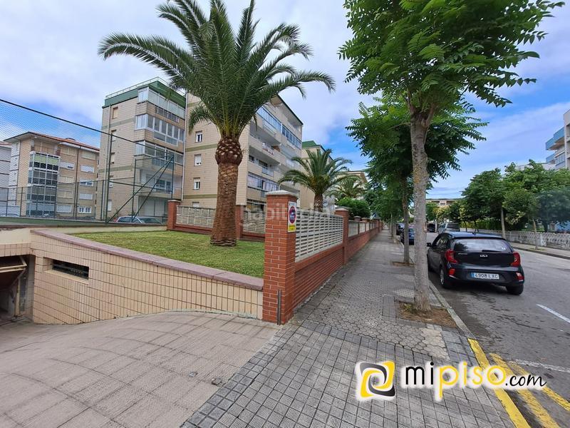 Foto 25af7c16-22b2-433b-a5a7-ffb78caae24b. Aparcament cotxe a Zona Playa Laredo
