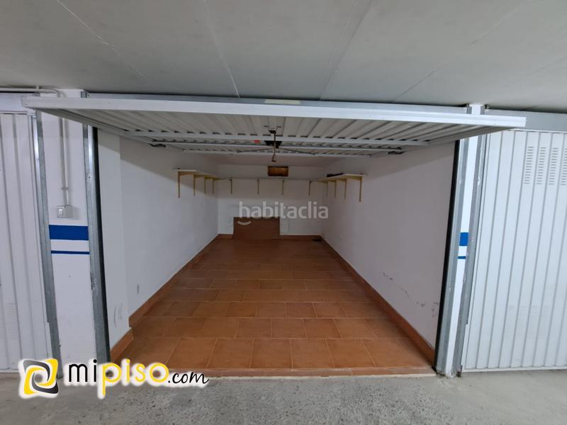 Foto a963a695-0d1e-41f2-a5df-7d296a2bd94e. Aparcament cotxe a Zona Playa Laredo