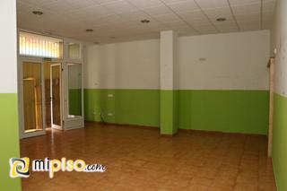 Local Comercial a Santoña. Local en santoña (cantabria) . amplio local de noventa y cinco m