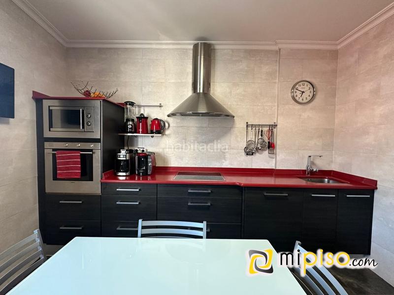 Foto 0ef48dcc-ca4f-458b-8ee2-94a0431ceb86. Dúplex inmobiliaria mipiso os presenta este maravilloso dúplex en el Centro , en una de las zonas más transitadas y con mucha vi en Laredo