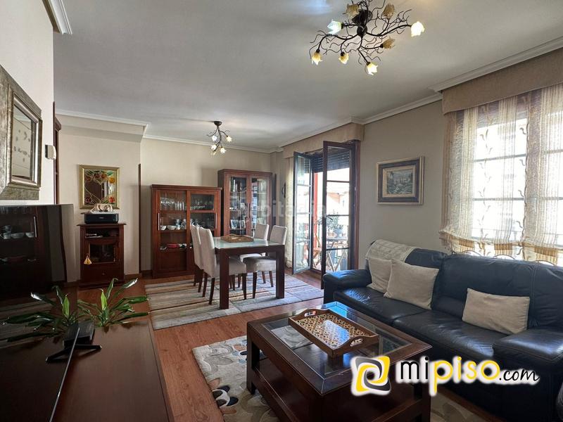 Foto 208d4345-f53c-44cf-aa7f-9bb1dda3c3ac. Dúplex inmobiliaria mipiso os presenta este maravilloso dúplex en el Centro , en una de las zonas más transitadas y con mucha vi en Laredo