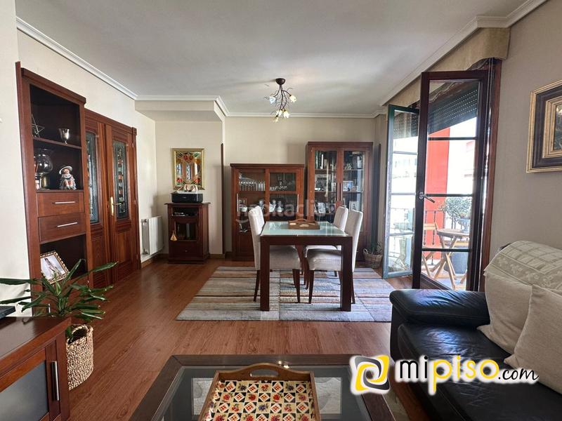 Foto 3fb9ce87-c6bf-4a9a-aa86-6ca9c582c753. Dúplex inmobiliaria mipiso os presenta este maravilloso dúplex en el Centro , en una de las zonas más transitadas y con mucha vi en Laredo