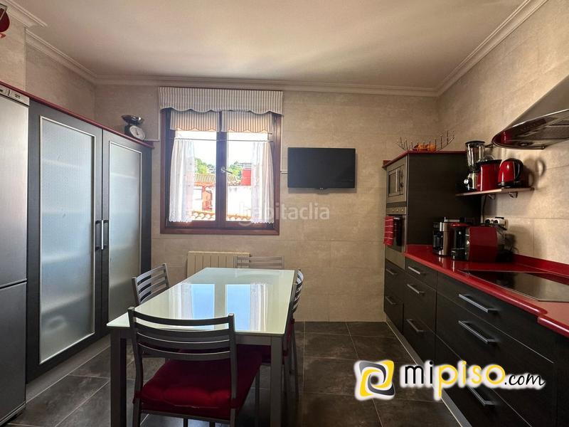 Foto 805705d5-9d95-4b77-994a-975fa7537c95. Dúplex inmobiliaria mipiso os presenta este maravilloso dúplex en el Centro , en una de las zonas más transitadas y con mucha vi en Laredo