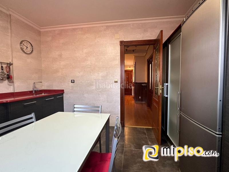Foto 8b764313-461b-4e69-8654-d4bbf5b5fcdb. Dúplex inmobiliaria mipiso os presenta este maravilloso dúplex en el Centro , en una de las zonas más transitadas y con mucha vi en Laredo