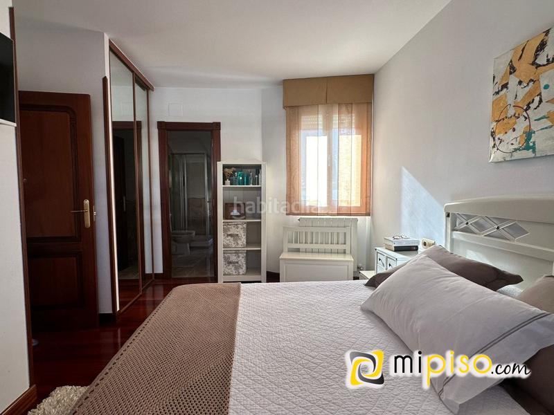 Foto 93a05a23-2256-4b18-88af-eef27734a861. Dúplex inmobiliaria mipiso os presenta este maravilloso dúplex en el Centro , en una de las zonas más transitadas y con mucha vi en Laredo