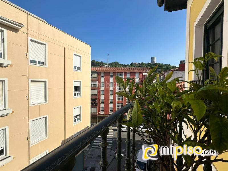 Foto b22098b7-13e5-4ee9-8a03-363b1815b288. Dúplex inmobiliaria mipiso os presenta este maravilloso dúplex en el Centro , en una de las zonas más transitadas y con mucha vi en Laredo