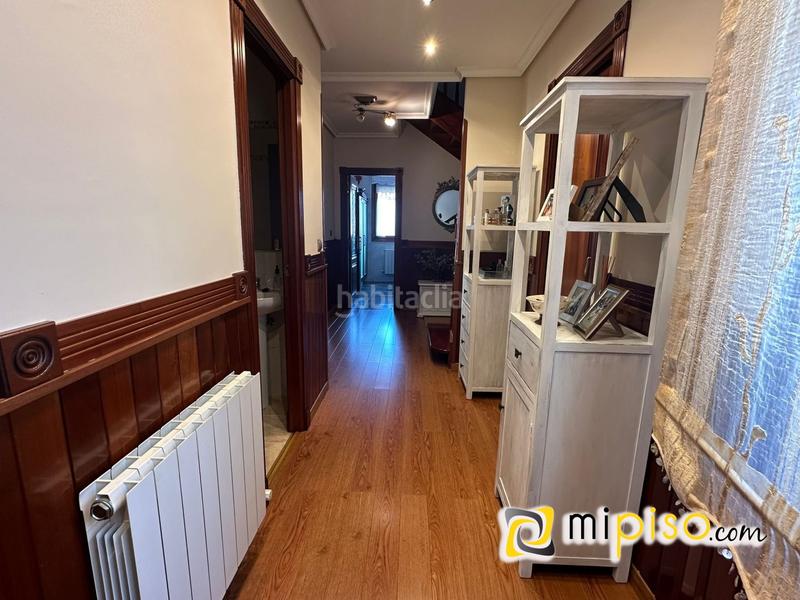 Foto bf1c40c8-01cd-4f98-a91f-cb8c330175d3. Dúplex inmobiliaria mipiso os presenta este maravilloso dúplex en el Centro , en una de las zonas más transitadas y con mucha vi en Laredo