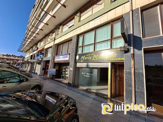 Location Local commercial à Centro. Estupendo local comercial a pié de calle con dos plantas. la pri