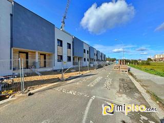Maison jumelée à Zona Playa. Desde inmobiliaria mipiso os presentamos estas viviendas diseñad