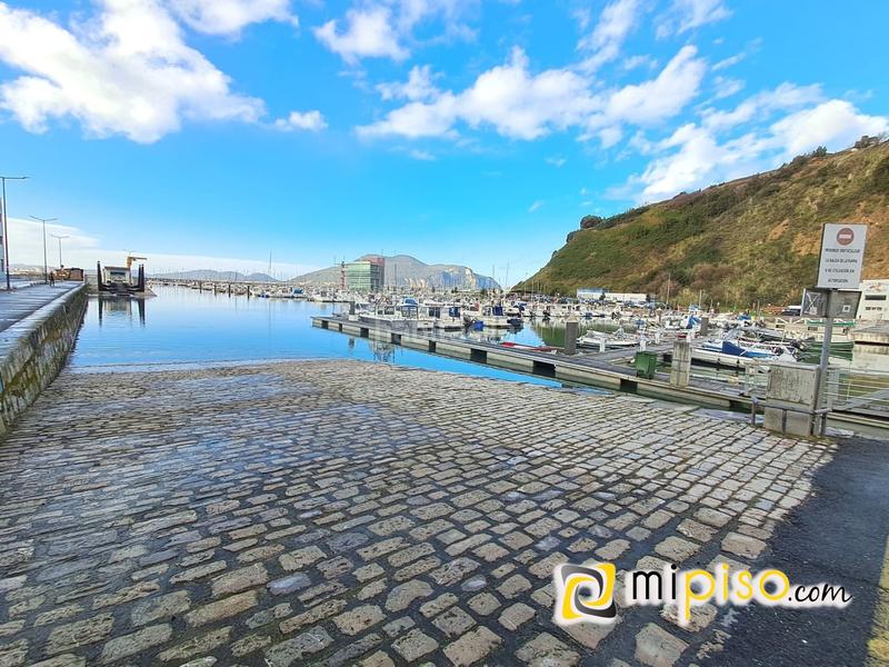 Foto 16e120d8-2ec3-4185-9518-f29864c559dc. Piso desde inmobiliaria mipiso os presentamos este fantástico piso en pleno Centro de la villa marinera. ubicado en una zona inmejorabl en Laredo