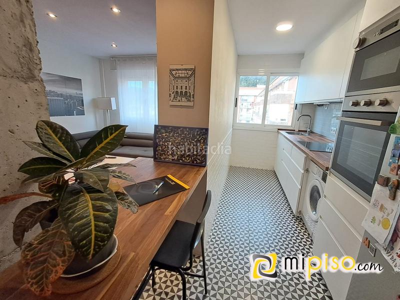 Foto 20292321-b62e-43b9-a7b2-9dd9ffc99cce. Piso desde inmobiliaria mipiso os presentamos este fantástico piso en pleno Centro de la villa marinera. ubicado en una zona inmejorabl en Laredo