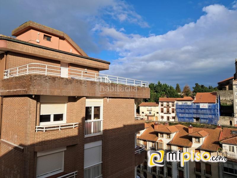 Foto 68ad7f0e-9744-4636-92f1-a2ebff45c2f5. Piso desde inmobiliaria mipiso os presentamos este fantástico piso en pleno Centro de la villa marinera. ubicado en una zona inmejorabl en Laredo
