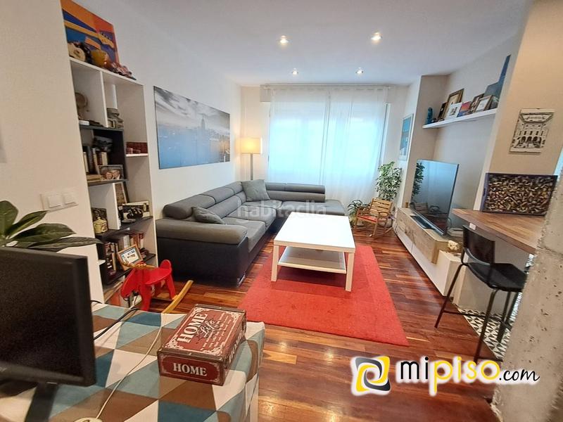 Foto 81de7208-5893-4533-9245-75675b49bb0d. Piso desde inmobiliaria mipiso os presentamos este fantástico piso en pleno Centro de la villa marinera. ubicado en una zona inmejorabl en Laredo