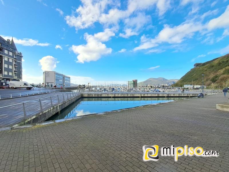 Foto 8678321e-b1f2-4835-a521-d2470c8d48fb. Piso desde inmobiliaria mipiso os presentamos este fantástico piso en pleno Centro de la villa marinera. ubicado en una zona inmejorabl en Laredo
