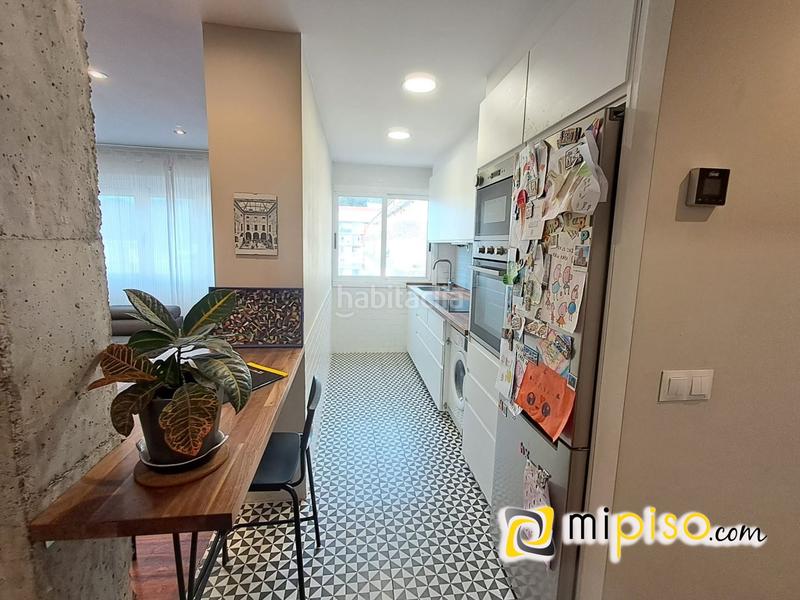 Foto 9b5bb194-cfa0-487d-bbae-3156fdd2a61e. Piso desde inmobiliaria mipiso os presentamos este fantástico piso en pleno Centro de la villa marinera. ubicado en una zona inmejorabl en Laredo