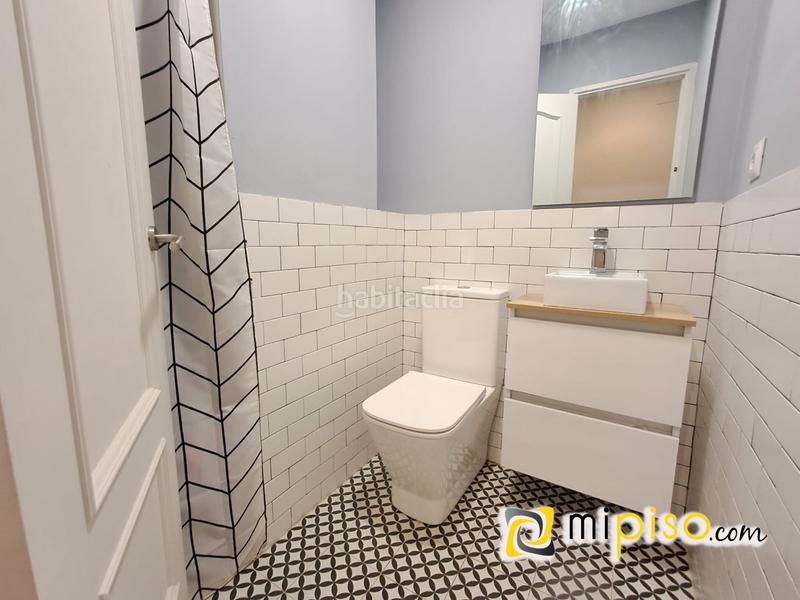 Foto 9ca27584-e312-40f1-a630-0092fa1625b1. Piso desde inmobiliaria mipiso os presentamos este fantástico piso en pleno Centro de la villa marinera. ubicado en una zona inmejorabl en Laredo