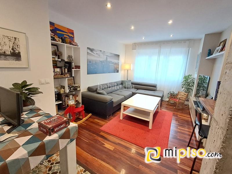 Foto ac859edb-e8f5-463c-b34e-f82970931fca. Piso desde inmobiliaria mipiso os presentamos este fantástico piso en pleno Centro de la villa marinera. ubicado en una zona inmejorabl en Laredo